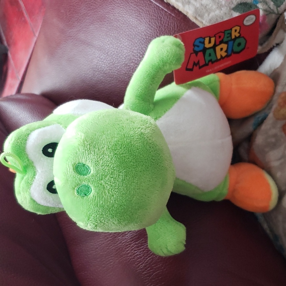 Nintendo SUPER MARIO Yoshi 10" plush NWT
